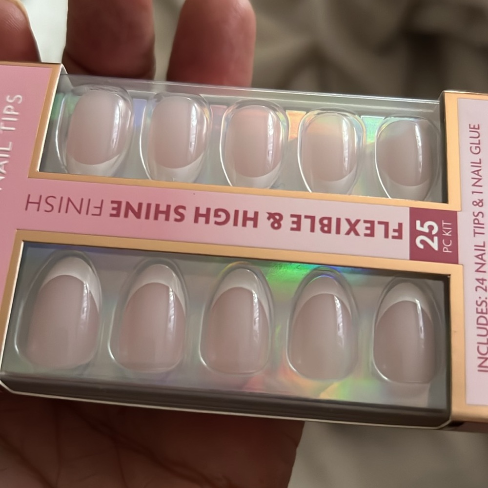 L. A. Girl Nails Short Oval 3 Boxes